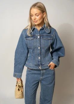 By Malene Birger VILLIES