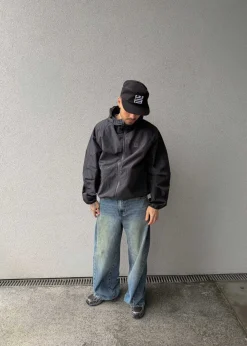 66 North Kjalarnes Windbreaker